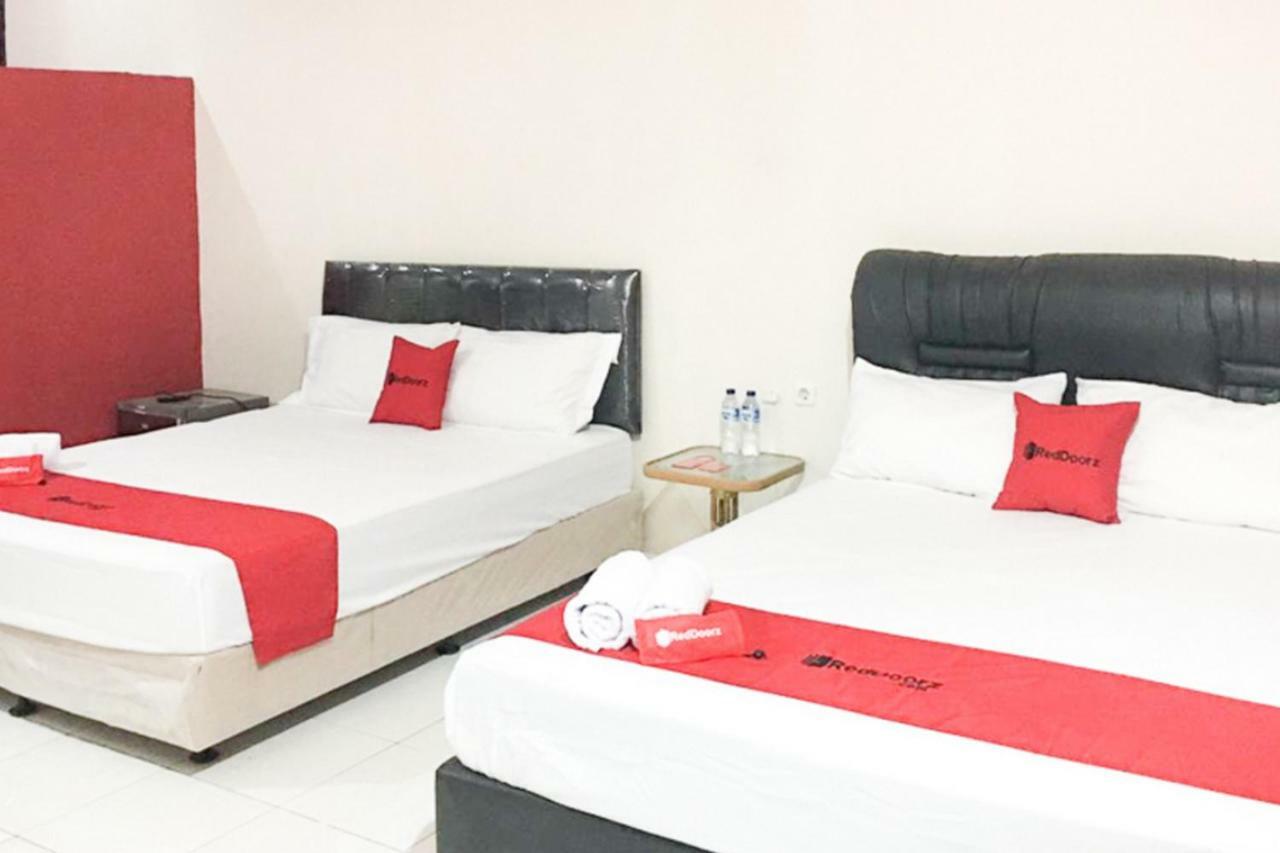 Reddoorz @ Simpang Lima Jupiter Hotell Sorong Eksteriør bilde