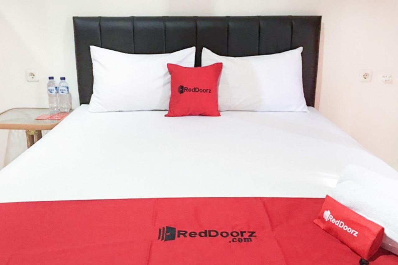 Reddoorz @ Simpang Lima Jupiter Hotell Sorong Eksteriør bilde